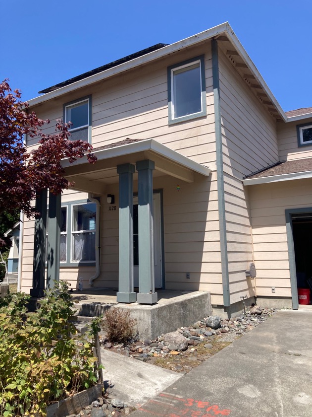 Exterior of 1128 Aloha Way